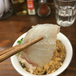 貝ガラ屋 - 鯛リフトアップ