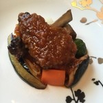 ストラスヴァリウス - 今日のメインは子羊のロースト、見事な焼き具合です。