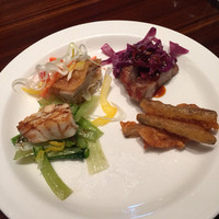 セレニティ - 〈2016年1月〉右上から時計回りに、豚肉とムラサキキャベツのデミソース、牛蒡の変わり揚げ、白身魚、鶏肉の南蛮揚げ