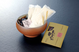 h Tsuru Tontan - 日持ちのする「半生うどん」は、贈り物としても人気。こしのある味をお楽しみください。http://www.tsurutontan-udon.jp/