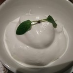 ミルク&パフェ よつ葉ホワイトコージ - 