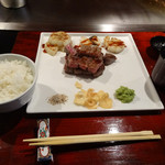 Suteki Hausu Yuumi - サーロインステーキランチ2500円＋肉追加70g1050円