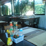 Airport Mansion Phuket - ローカル感のある店内