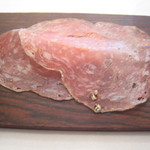 シック プッテートル - アミューズ1（バスク・キントア豚のサラミ）