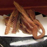 銀平 北新地店 - 骨せんべい、今日は太刀魚です。