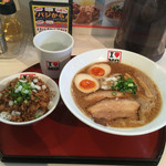 まるぎん商店 - 豚骨醤油と台湾飯