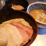 豚骨一燈 - 開店２周年記念・鶏豚濃厚味かさね＆千葉のお肉ご飯　８８０円