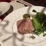 Le Bistro Montmartre - パティ、肉感が残っていて脂っぽくなくて食べやすいです。