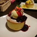 ベビーフェイスプラネッツ - ベリーベリーパンケーキ ¥680