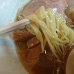 岩鷲 - 麺は細麺です