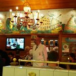 Chez LEON - 明るい店内