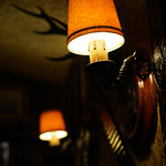 築地 - 照明はかなり控えめ。