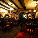 築地 - 心を奪われるほど美しい店内。