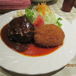 トンコパン - サービスセット（ハンバーグ＆カニクリームコロッケ）