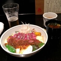 御二九と八さい はちべー - 牛ハラミ丼です♪