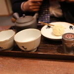 一保堂茶舗 喫茶室 嘉木 - お煎茶は２つお茶碗がきます