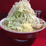 ラーメン二郎  - 野菜ニンニク。野菜山盛り