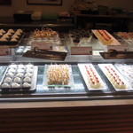 夕食バイキングの、デザートコーナー。種類豊富！