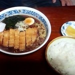 満足食堂 - トンカツラーメン。これで850円だよ。