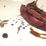 超レアの小鳩も皮はパリッと焼けてています