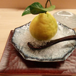 口どけがすごく滑らかで、口腔内の温度でゆるゆると溶けてゆく。