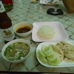 BRILEY - カオマンガイ、シンハービール