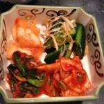 正泰苑 - キムチ盛り合わせ