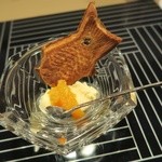 古今山久 - バニラアイス金柑ソース　ミニ鯛焼き