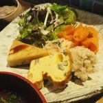めしカフェ マニマニ - Ａ定食の大鉢
