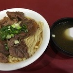 港園牛肉麵館 - 牛肉拌麵(汁なし、110NT$≒440円)