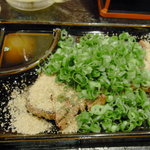 牛もつ鍋専門店 やま本 - 牛レバ塩たたき