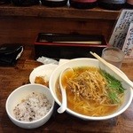 鶏肉と葱の細切りラーメン