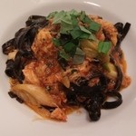 アンティカ オステリア バーチョ - 紅ズワイガニ・トマトソース　イカ墨タリアテッレ