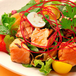 Fragrant salad with grilled salmon