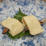 湖里庵 - 鮒寿しのチーズ包み