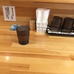 いっぽし - カウンター席(紙ナプキン完備)