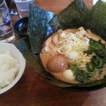 クリーミーTonkotsuラーメン 麺家神明 - 新明スペシャル+ランチライス