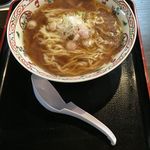 松屋製麺所 - H28.01.11 配膳口で受け取るタイプです、煮干しのいい香り。