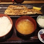 炭火焼専門食処 白銀屋 - ランチ：サーモンのハラス干し定食