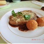 フランス料理 ヴォジュール - メイン　肉料理　豚ロース肉のステーキ　マスタード焼き　デミグラスソース