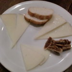 ソル - スペインチーズの盛り合わせ　７５０円～