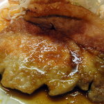 洋食エリーゼ - 大きな豚肉にたっぷりのソース