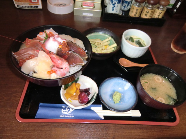 ネタにびっくり海鮮丼 By ずい 瀬戸内庄や 広島胡町店 せとうちしょうや 胡町 魚介料理 海鮮料理 食べログ