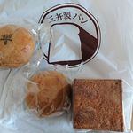 三井製パン舗 - 左から神壹あんぱん、輪島塩あんぱん、紅茶といよかん