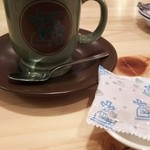 コメダ珈琲店 - （2016/1  訪問）コーヒー頼むと豆菓子つくよー。