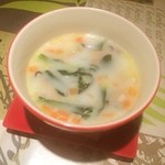 l'ala - 本日のスープは、きのこと野菜たっぷりのクリームスープ♪
            あったまる〜(^^)