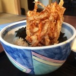 しれとこ里味 - 【2015年12月】知床産つぶのかき揚げレギュラー丼を横から、こぶしみたいなかき揚げが載ってます。