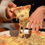 ホルトの木 - ゴルゴンゾーラチーズの白いピッツァ♪