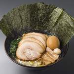 ゴル麺。 - 全部のせ醤油豚骨