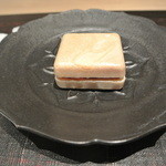 神保町 傳 - 袋の中身はフォアグラ最中